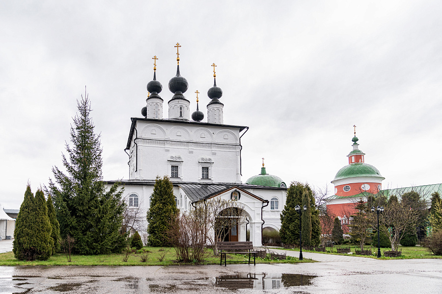 Божественная литургия в Свято-Троицком Белопесоцком женском монастыре города Ступино